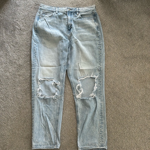 American Eagle Ripped Mom Jeans - size 10R - Picture 1 of 6